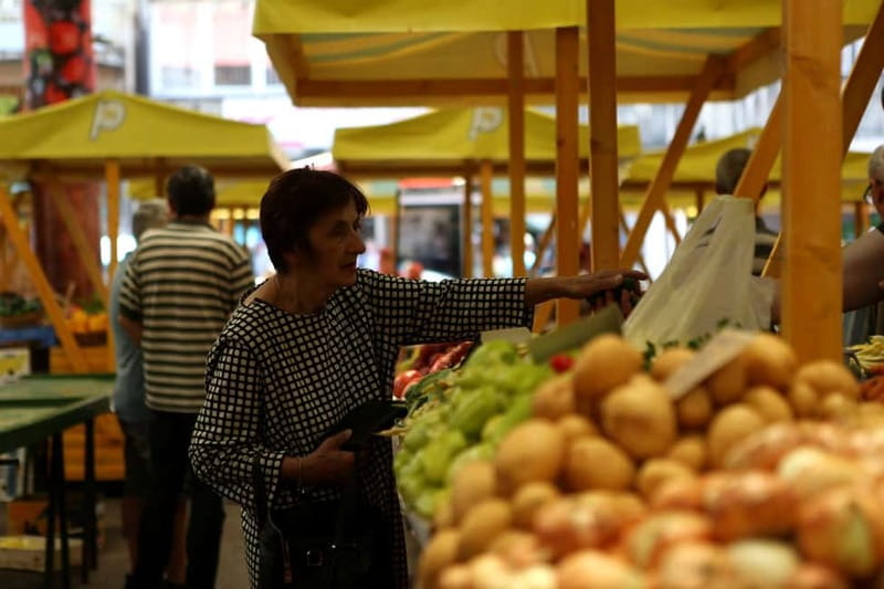 Sarajevo: Sarajevo City Market, Old Town Food Tasting Tour - Sarajevo City Market: begin with dry meat