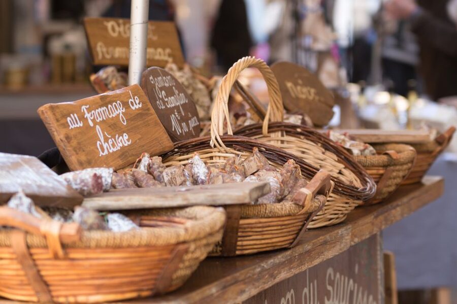 Sarlat Gourmet Tour & Market Visit with Tastings - What the guides are like