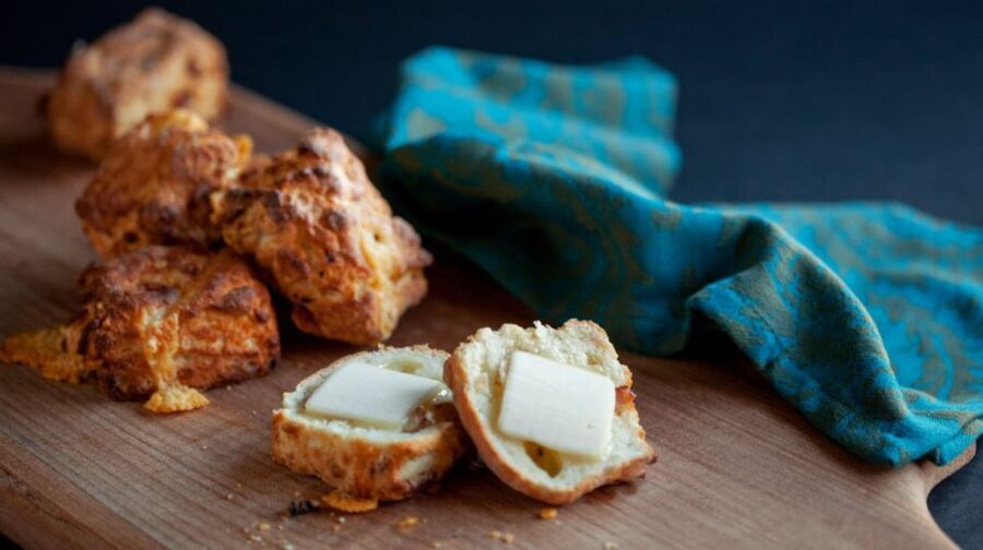 Seattle: Pike Place Market Guided Tasting Tour - The first tastings: a practical introduction to the market