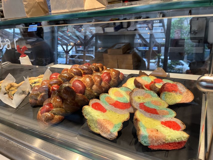 Seattle: Taste Pike Place Market's Flavors - A scenic walk toward Seattle Waterfront