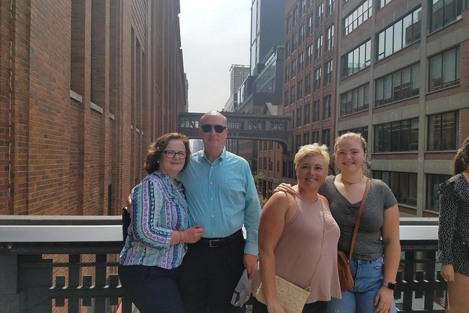 Semi-Private Meatpacking District, Chelsea Market, and High Line Walking Tour - Guides who make the difference