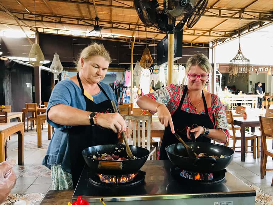 Seminyak: Balinese Cooking Class & Market Tour - Cooking at Warung Nia