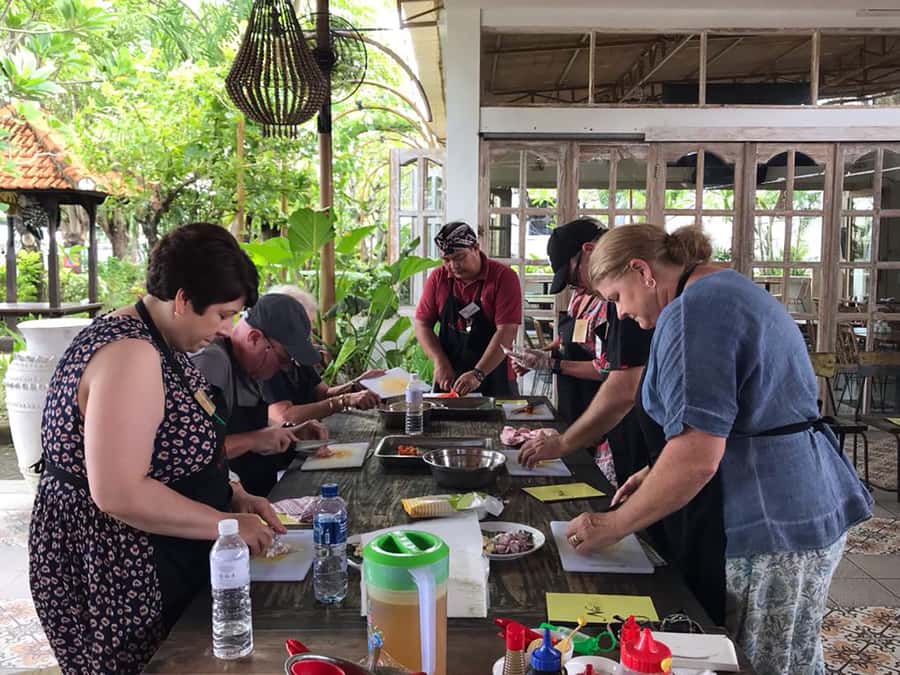 Seminyak: Balinese Cooking Class & Market Tour - The 8 AM pickup and meeting point