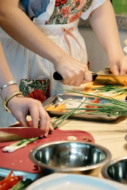 Seoul: Authentic Korean Cooking Class and Market Tour - Dessert and tea among embroidered works