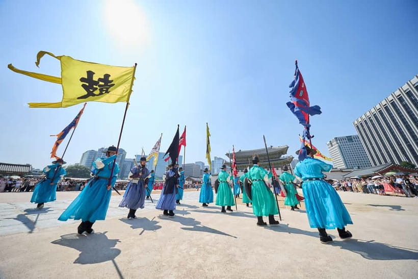 Seoul: Bukchon Village, Gyeongbokgung, Gwangjang Market - What this $30 Seoul tour actually covers