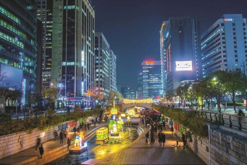 Seoul: Changgyeonggung & Gwangjang Market & Naksan Park - Who will enjoy this evening most