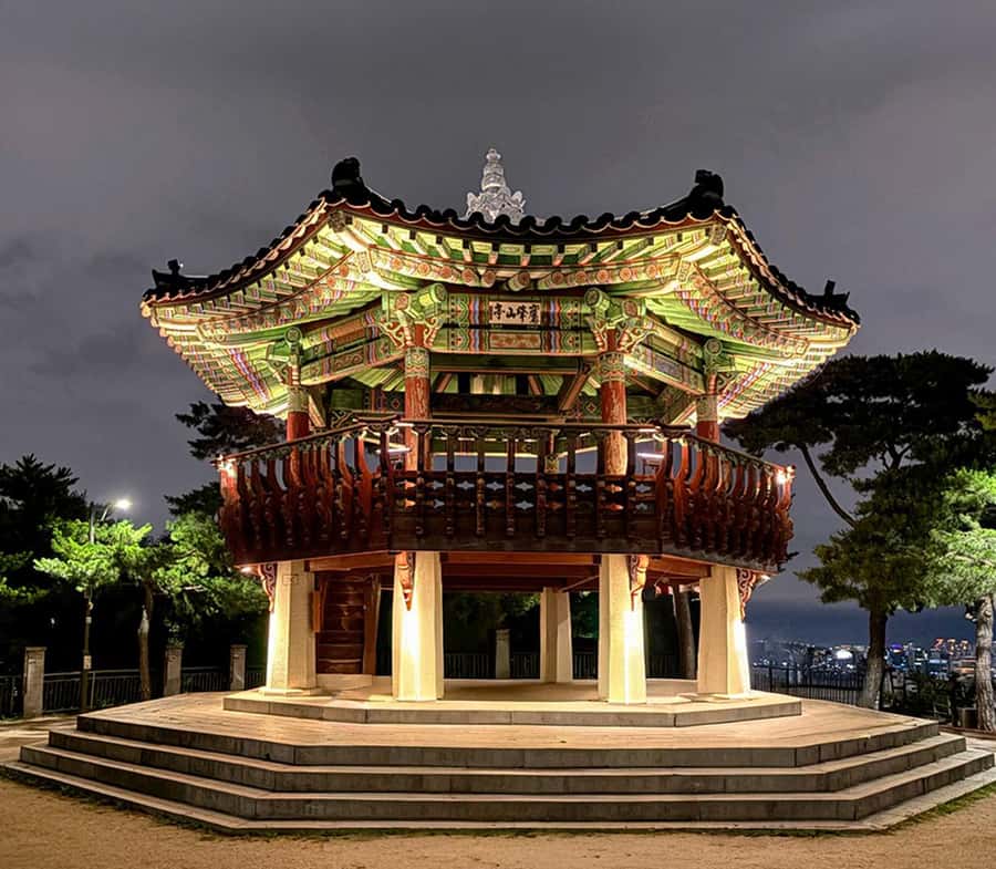 Seoul Evening Tour:Gwangjang Market&Naksan Park&Eungbongsan - Riding to Naksan Park