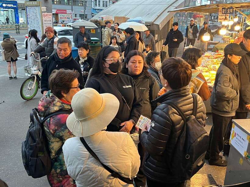 Seoul: Fearless Foodie Gwangjang Market Food Adventure - Sundae, mungbean pancake, and the value of unfamiliar food
