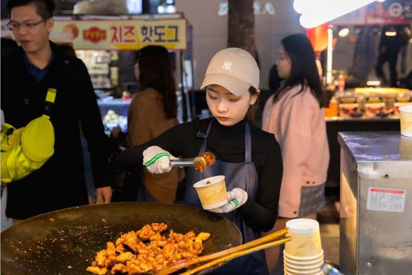 Seoul: Guided Food & Market Tour with 8+ Tastings - The guides make the difference