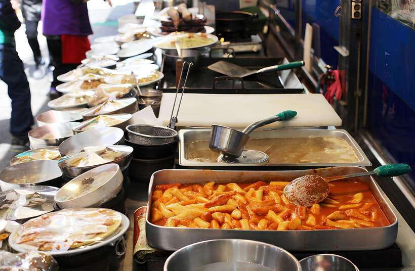 Seoul: Guided Street Food Tour at Namdaemun Market - Hotteok brings the sweet stop