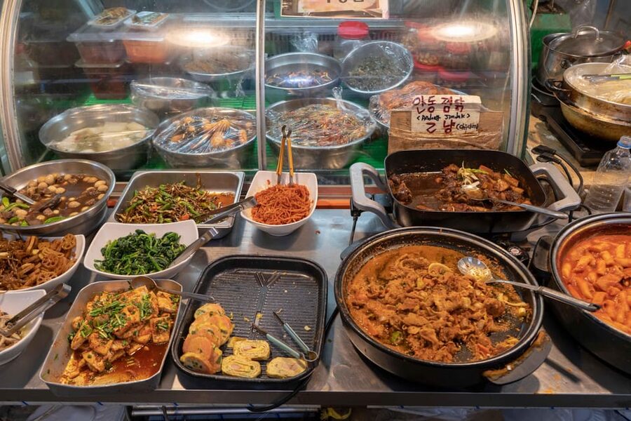 Seoul: Gyeongbokgung Palace Tour & Lunch at Authentic Market - How the yeopjeon lunch works