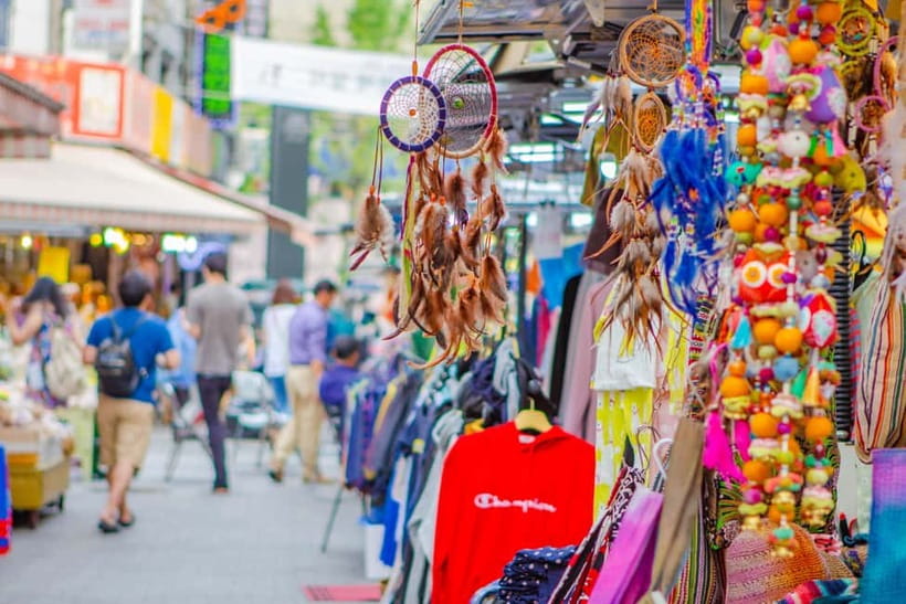 Seoul: Namdaemun Market Food Tour - Beyond food: accessories, crafts, and market life