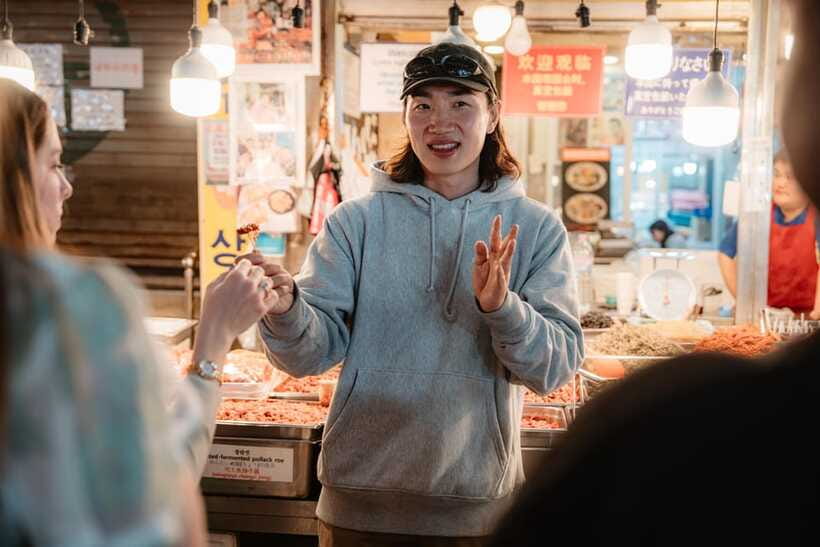 Seoul: Night Market Food Tour with Local Guide - Drinks, makgeolli, and Korean table manners