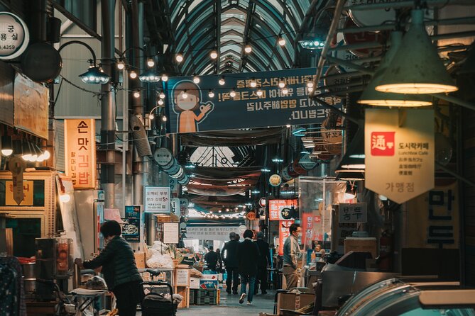 Seoul Night Palace & Market Food Tour with Vehicle - Why this Seoul evening works so well