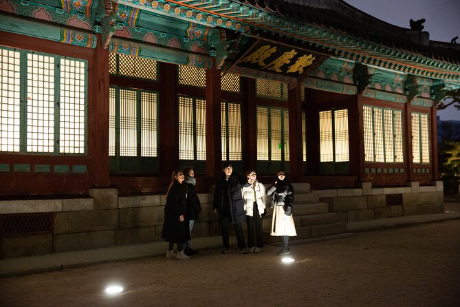 Seoul Night Palace & Market Food Tour with Vehicle - How much walking and riding should you expect?