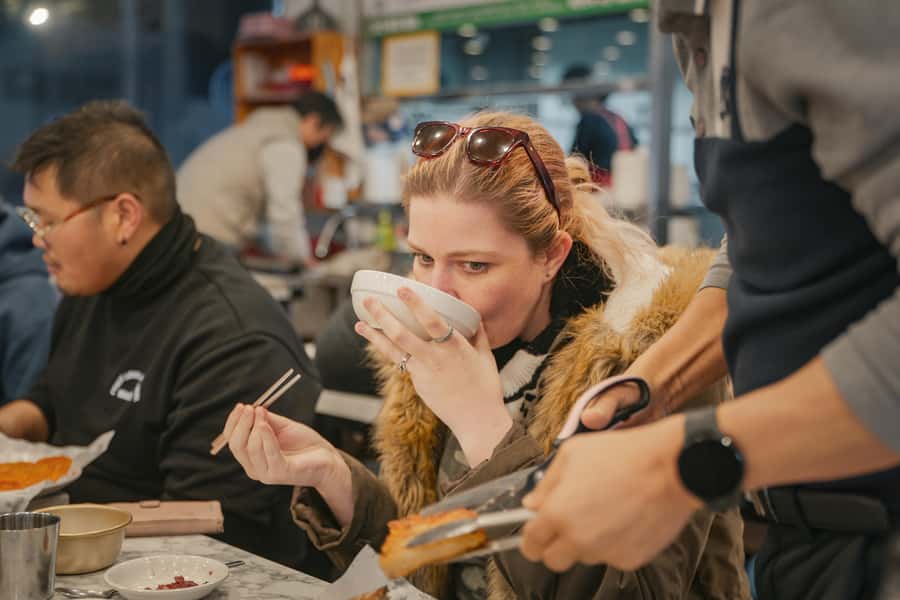 Seoul: Palace, Temple and Market Guided Foodie Tour at Night - Jongro 3-ga and the city after dinner