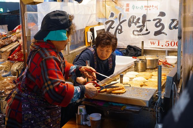 Seoul Street Food Market Tour - Korean drinks and drinking games