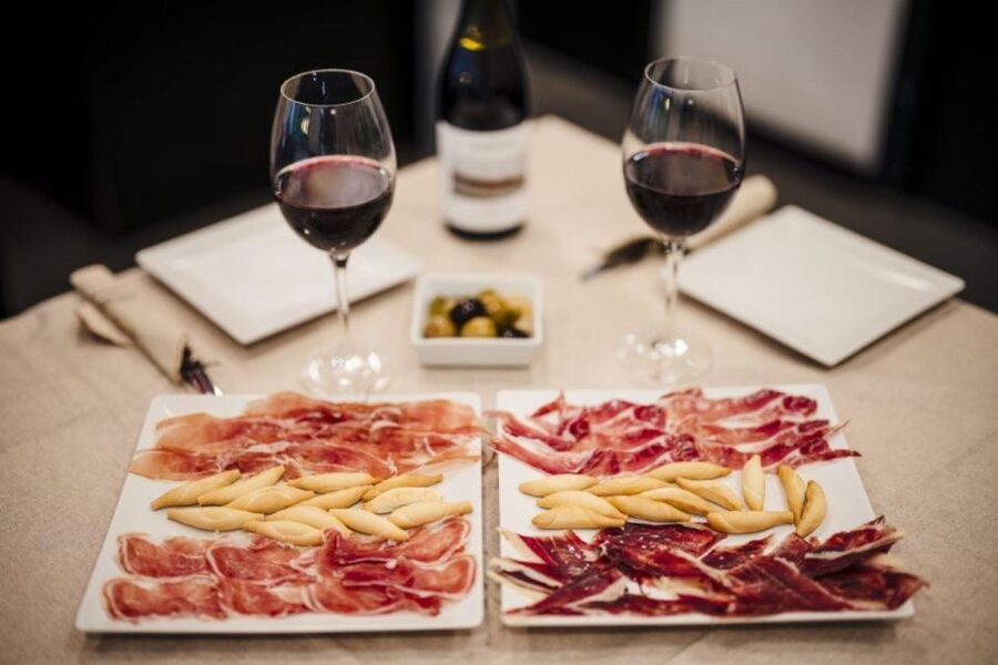 Seville: Tasting, History, Market visit and Tapas Tour - What the guide adds to the food