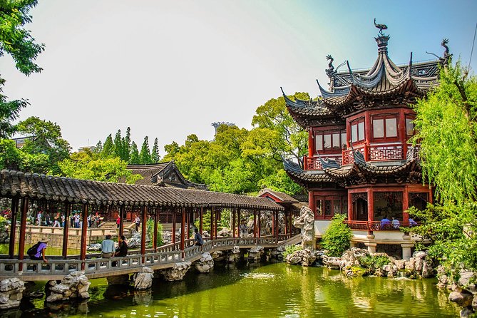 Shanghai Day Tour to Zhujiajiao Water Town, Yu Garden, Bazaar, Bund - What the private format changes