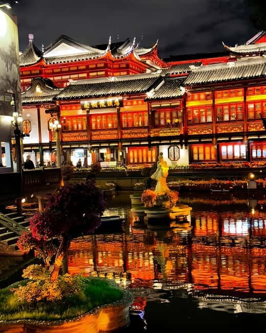 Shanghai: Jing'an Temple, Yu Garden, and Bazaar Private Tour - The City God Temple bazaar after the garden