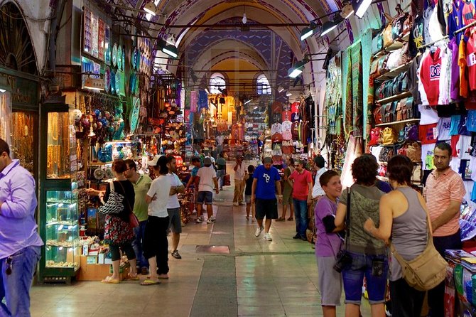 Shopping in Grand Bazaar - Entering a market with thousands of shops