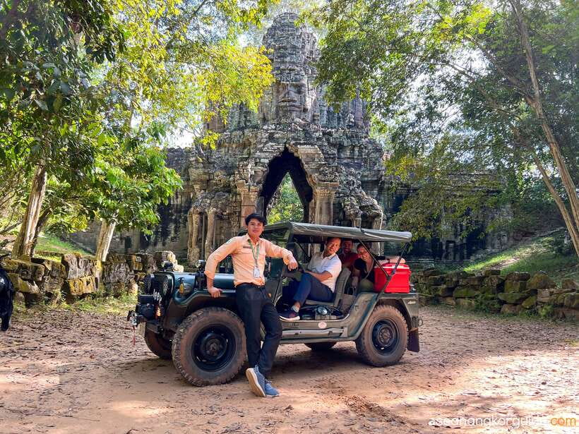 Siem Reap: Angkor Wat Sunrise and Market Tour by Jeep - Breakfast with Khmer flavors