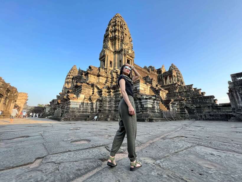 Siem Reap: Angkor Wat Sunrise and Market Tour by Jeep - Victory Gate and the Angkor Thom walls