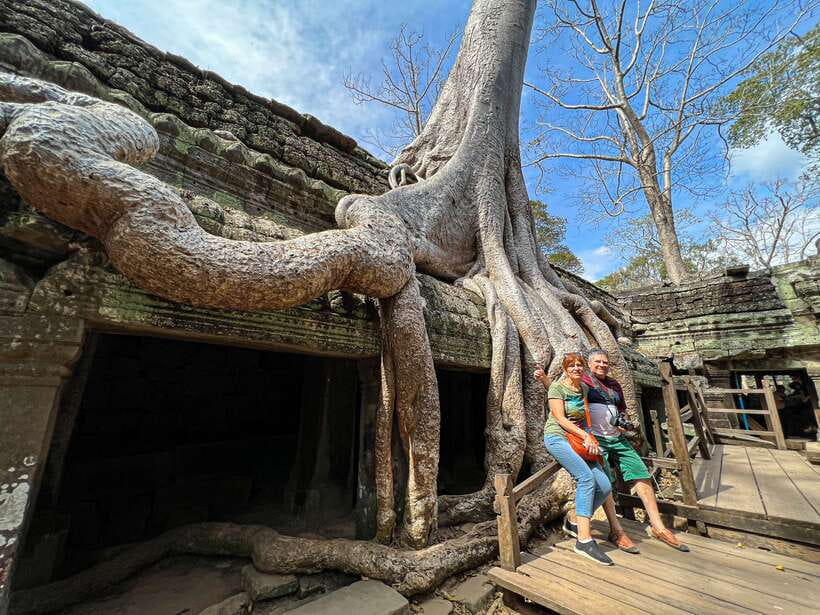 Siem Reap: Angkor Wat Sunrise and Market Tour by Jeep - A market after the monuments