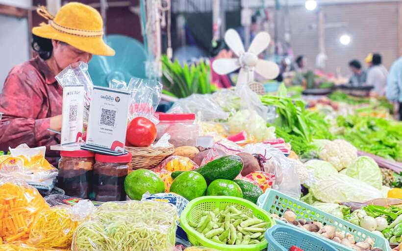 Siem Reap: FREE Market & Local Temple Tour - Entering the active pagoda and monastery