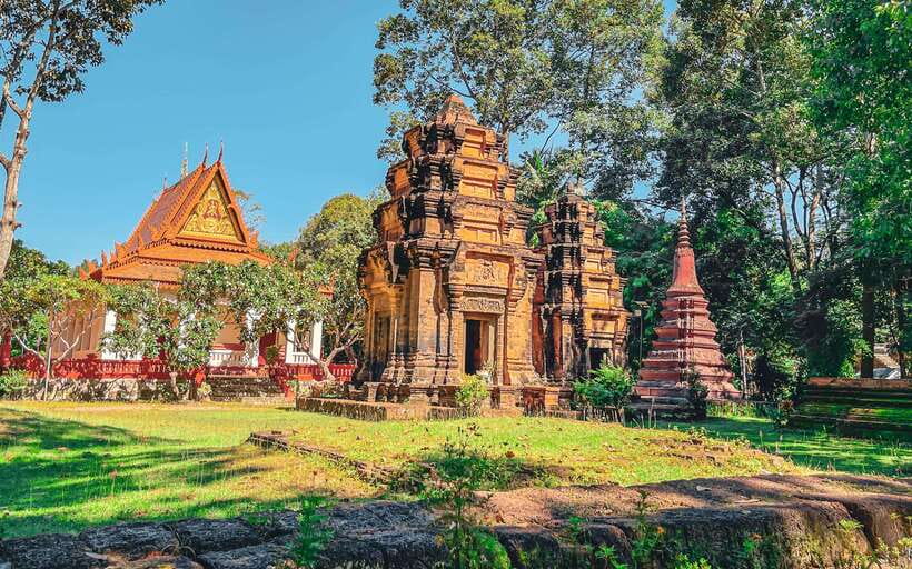 Siem Reap: FREE Market & Local Temple Tour - Learning with a local English-speaking guide