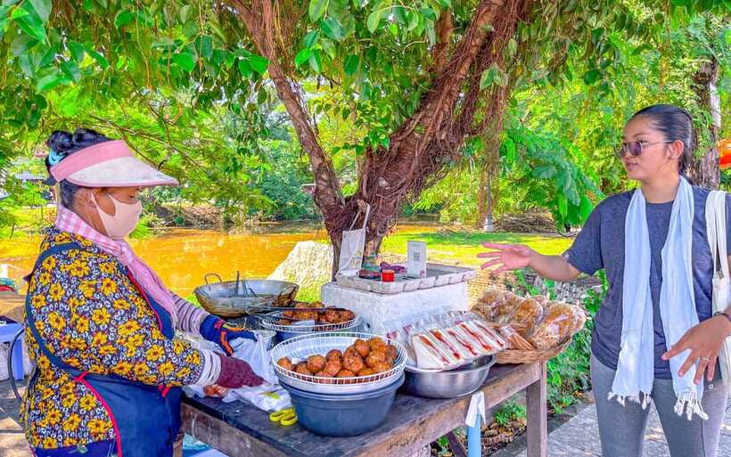 Siem Reap: FREE Market & Local Temple Tour - Taking a break from Siem Reap’s heat