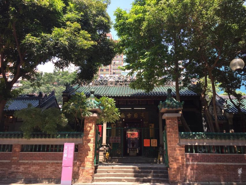 Small-group Kowloon Markets Walking Tour - The quiet pause at Tin Hau Temple