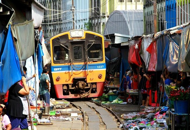 Small Group Railway Market and Floating Market - Key points at a glance