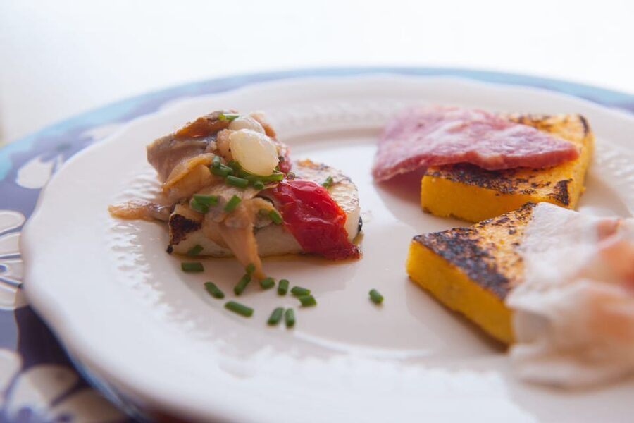 Spoleto: Market Tour and Meal at a Local's Home - A four-course meal with local wine