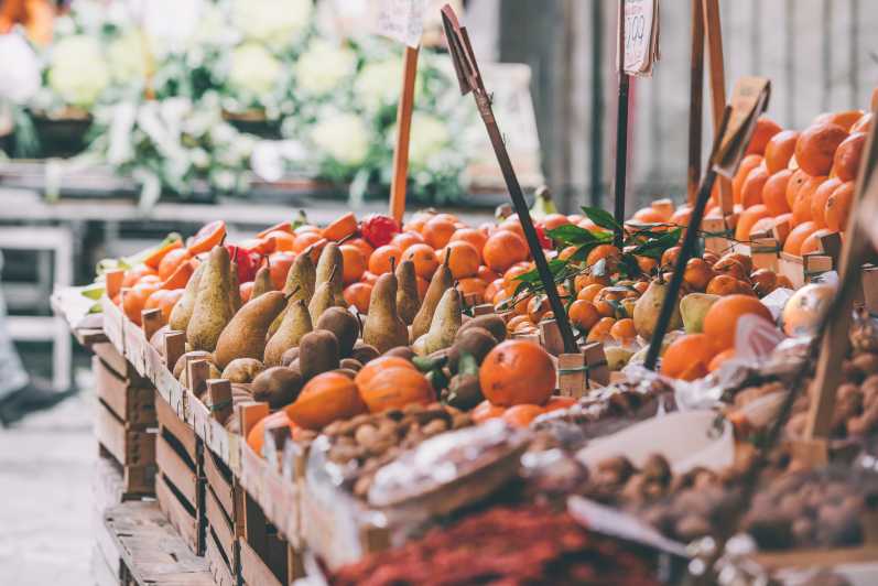 Spoleto: Market Tour and Meal at a Local's Home - From shopping basket to home kitchen