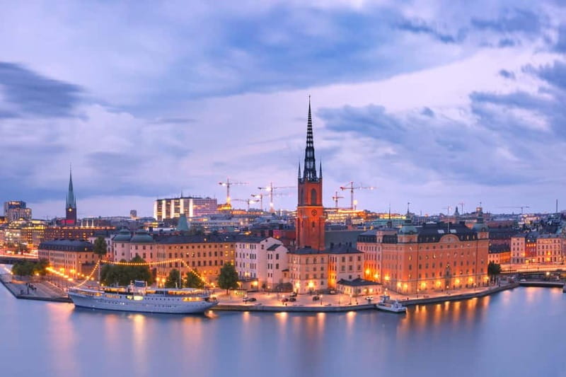 Stockholm: Christmas Market Magic Walking Tour with a Local - St George statues and Stockholm stories