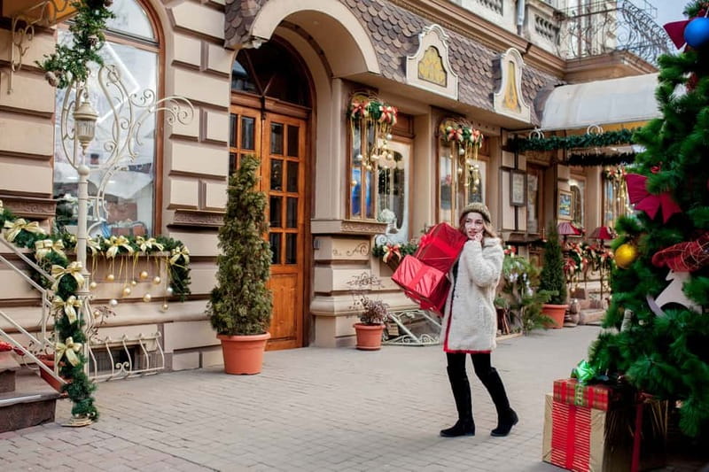 Stockholm: Christmas Market Magic Walking Tour with a Local - Coffee, pastries, and a hot seasonal drink