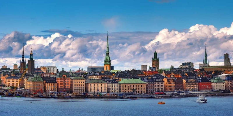 Stockholm: Christmas Market Magic Walking Tour with a Local - Crafts, gifts, and local holiday customs