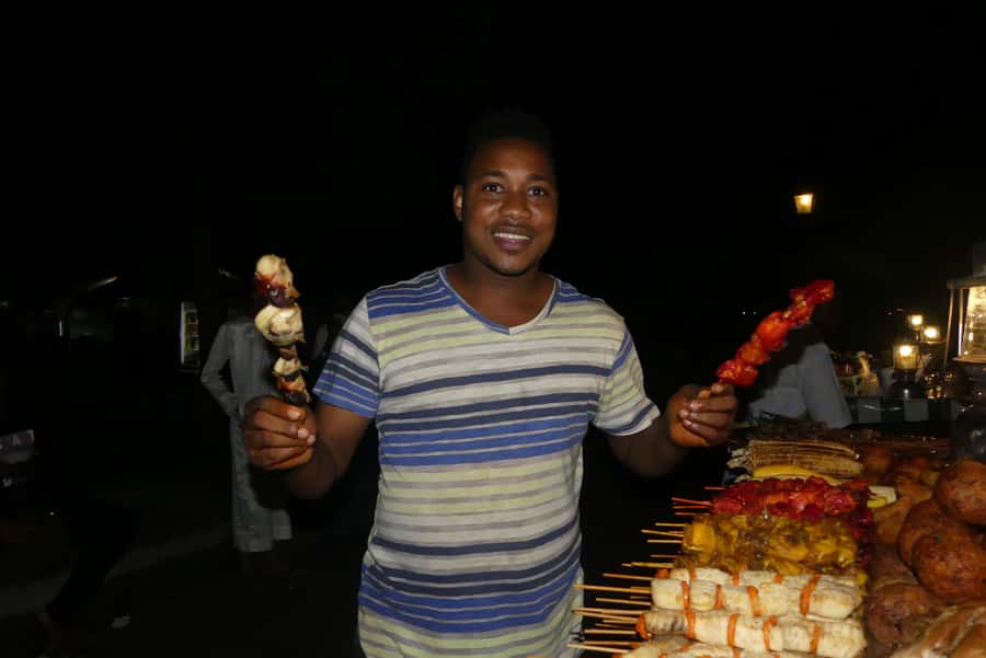 Stonetown: Food Markets and Street Food Walking Tour - Forodhani Gardens and the main meal