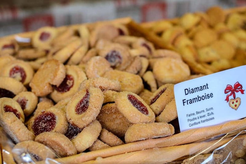 Strasbourg Christmas market tour and culinary city tour with tastings - Sweet stops: bredele, Männele, and spiced Christmas baking