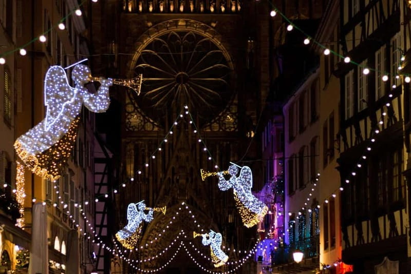 Strasbourg Christmas market tour and culinary city tour with tastings - Warm drinks and a seat in the cold