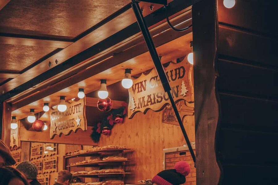 Strasbourg Christmas market tour and culinary city tour with tastings - The food stories behind the market