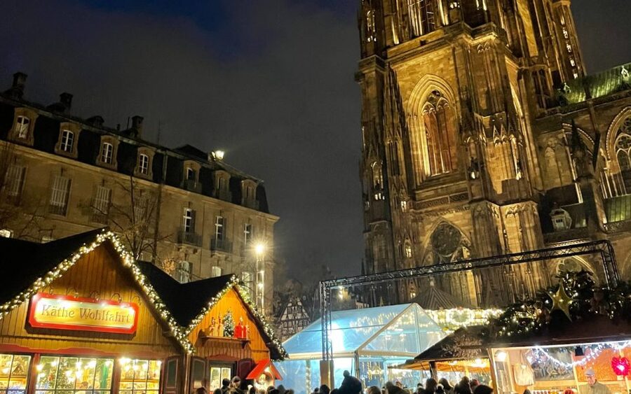 Strasbourg: Christmas Markets Walking Tour with Mulled Wine - Finishing with mulled wine or hot juice