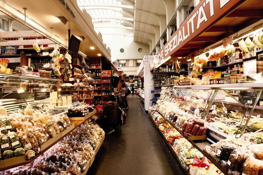 Stuttgart: Guided Tour of the Stuttgart Market Hall - The cellar and prosecco finish