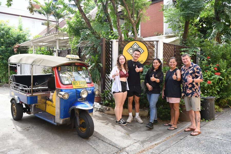 Sukhumvit: Hands-on Thai Cooking Class & Market Tour in BKK - Four dishes, one dish at a time