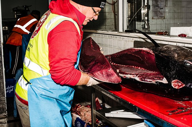 Sydney Fish Market Discovery Tour - Learning what a fishmonger actually does