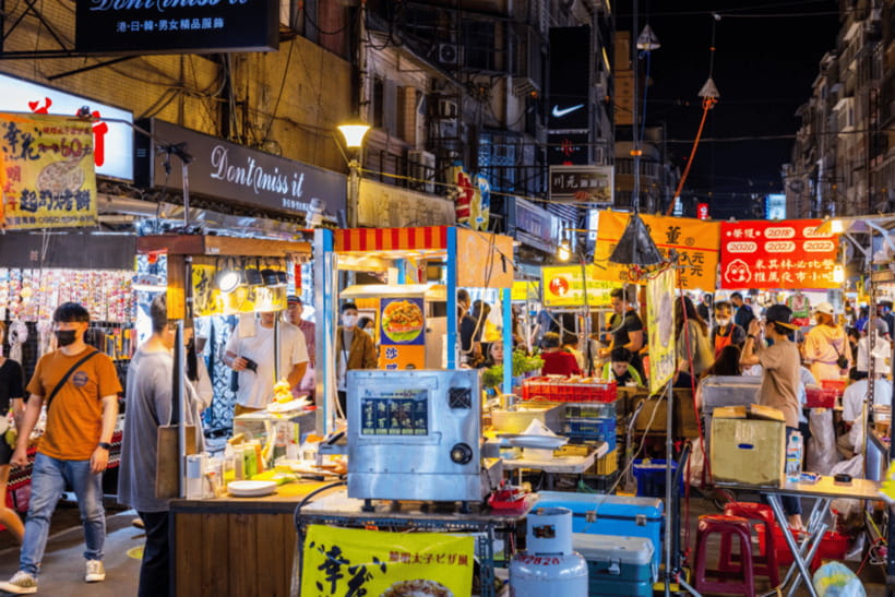 Taipei: 2-Hour Raohe Night Market Walking Tour - Songshan Temple adds more than a photo stop