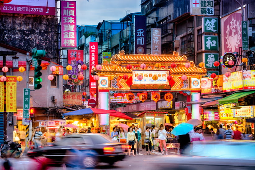 Taipei: 2-Hour Raohe Night Market Walking Tour - Meeting your guide at Songshan MRT Station