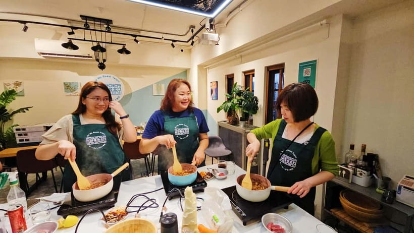 Taipei: Cooking Class & Market Adventure Historic Dadaocheng - Should you book the Dadaocheng cooking class?