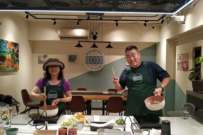 Taipei Cooking Class & Market Adventure in Historic Dadaocheng - Meeting Alex in a six-person kitchen